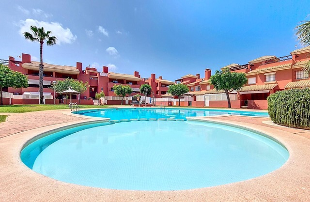 Penthouse, free wifi, private roof terrace, communal pool.