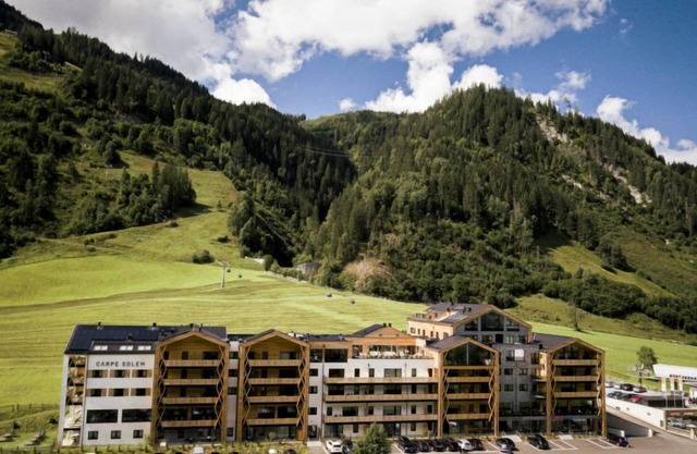 Penthouse mit 4 Schlafzimmern & Sauna by Interhome