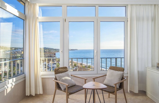 "Penthouse studio with sea views" with Sea View and Pool