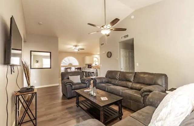 Peoria Home with 2 Car Garage! High Speed Internet