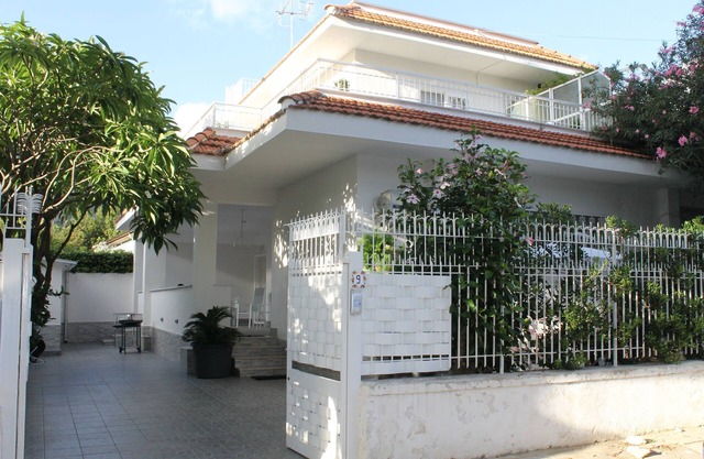 Peppino Holiday House, almost on Mondello beach.