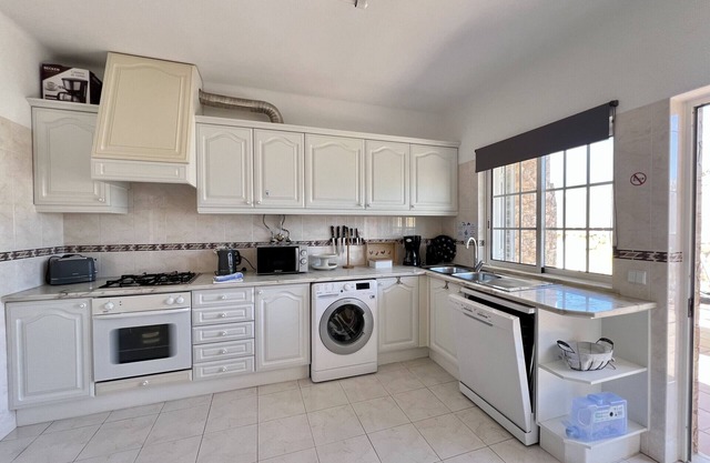 Pêra Stylish Villa With Pool by Homing