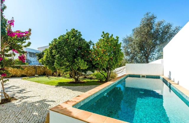 Pêra Vintage Villa With Pool by Homing