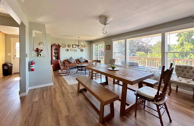 Perch - LFP View Home: Cozy 4BR Home, Lake Washington View Deck, Backyard