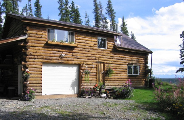 Perched on a high bluff over the Copper River, with an Awesome Mountain View