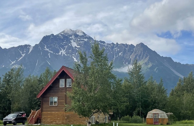 Perfect Alaskan Get away! Comfy, cozy, and remote…you will not regret it.