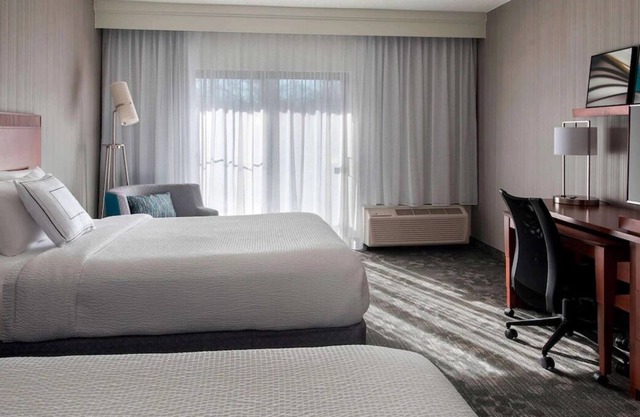 Perfect Base for Visits to Ramapo Powerlinez Climbing Area! 4 Units w/ Parking!