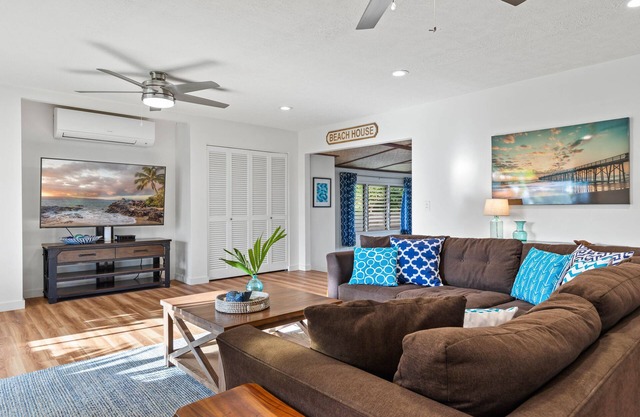 Perfect Family Beach House. Walk out gate to Amazing Beach.