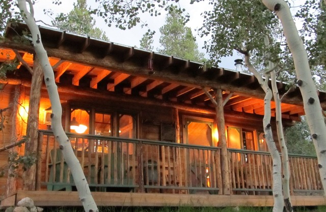 PERFECT Family Retreat, ROMANTIC Getaway, Racer's Base Camp! QUIET. Beautiful!