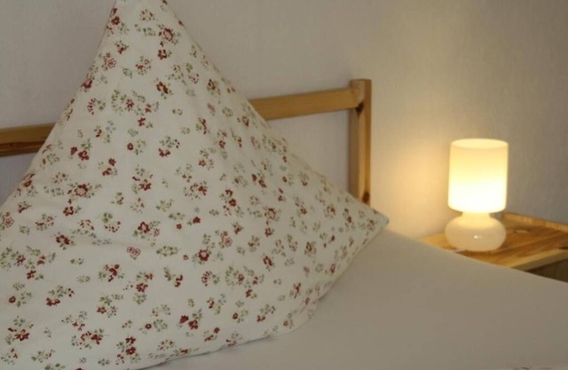 Perfect for craftsmen: affordable double room near the highway