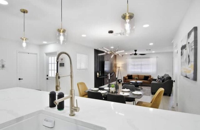 Perfect for Large Group 5BD+3BA Free Parking