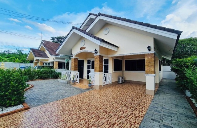 Perfect Home 15 mins from airport.