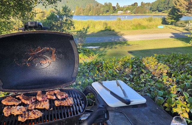 Perfect lazy Lakeside Summer Bach or Winter Adventure Headquarters