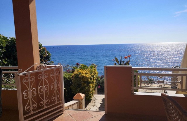 Perfect located holiday house, directly at the sea, unique sea view, 3 persons |