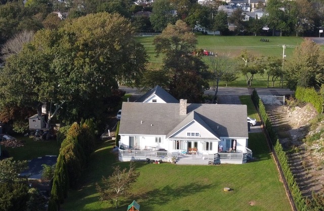 Perfect "Mini-cation", Sleeps 4, Kitchenette, Deck/GasGrill, Big Yard, Kids/Pets
