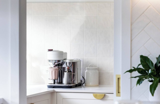 Perfect newly built modern family/large group getaway-outdoor kids playground