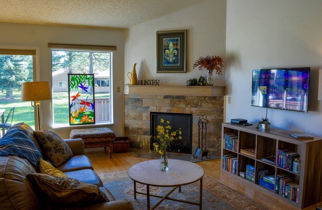 Perfect Pines: Spacious Greenbelt Condo, Fireplace, Large Deck w/Mountain Views, Walk to Amenities