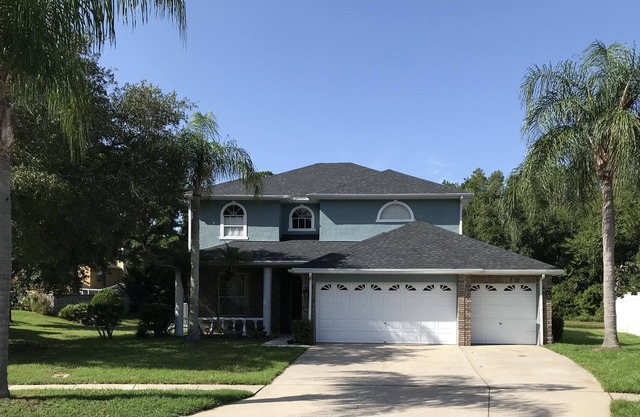 Perfectly placed between beaches and city 4bed 2/1/2 /pool in prestigious comm.