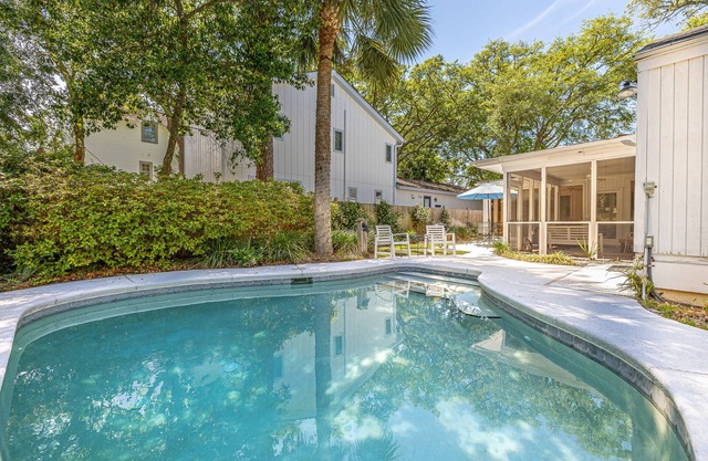 Pet Friendly and with a private pool!