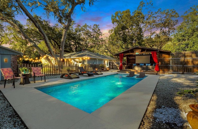 Pet Friendly, Heated Private Pool, Poolside Cabana w/Projection TV