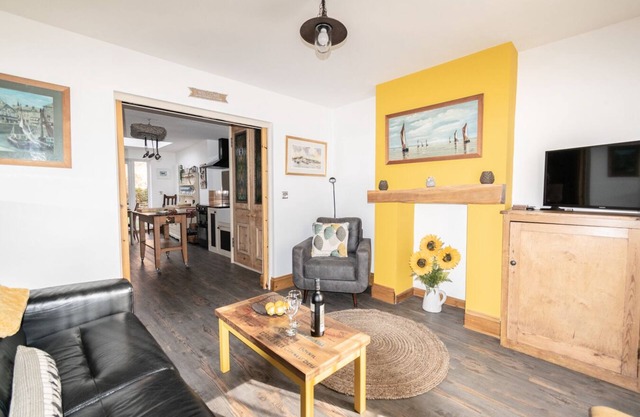 Pet friendly 2 Bed House Titchfield Village Centre