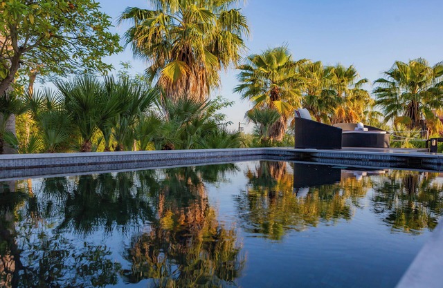 Pet-friendly Accommodation! Spacious 2BR Villa with Private Pool and Kitchen!