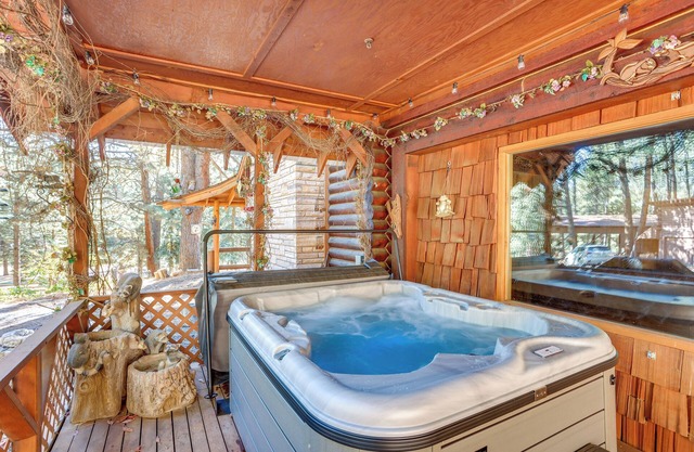 Pet-friendly Bayfield Cabin w/Game Room & Hot Tub