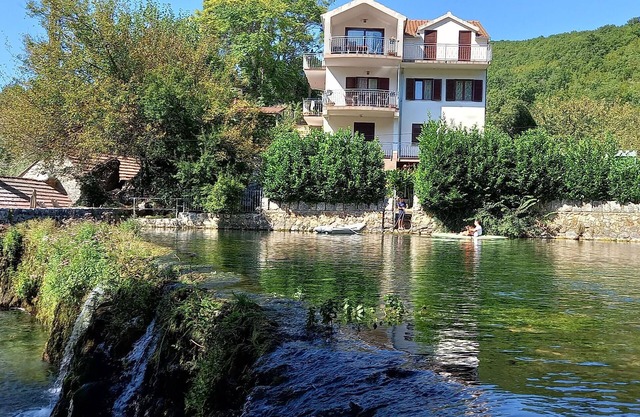 Pet friendly home in Grab with WiFi