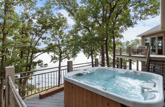 Pet-Friendly Home In The Main Channel w/Breathtaking Sunsets & Lake Views