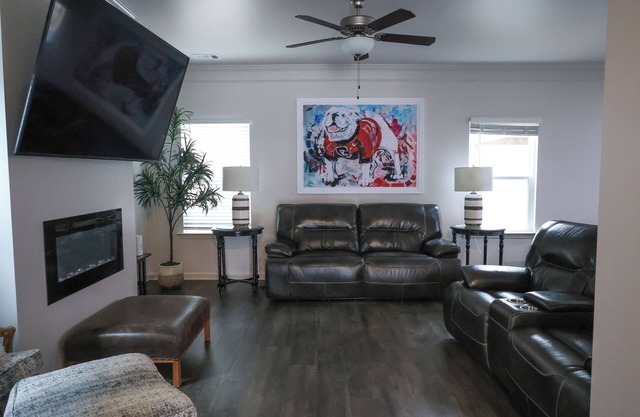 Pet-friendly home minutes from Downtown/UGA Campus