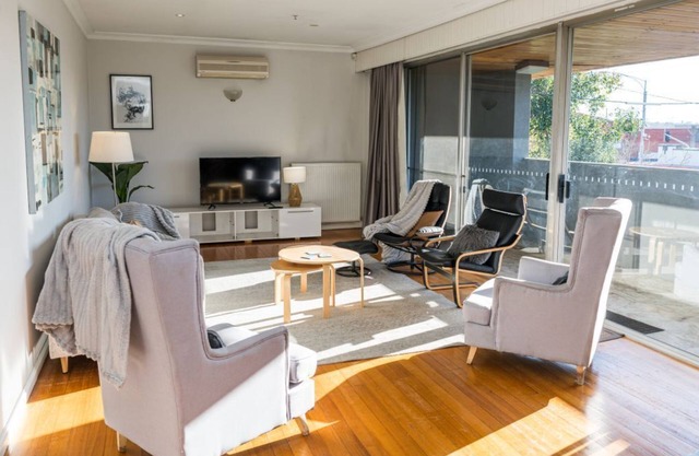 🐶 PET FRIENDLY : Large 5bd,3bth,pool,public transport .🐶