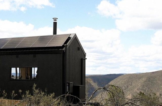 Pet Friendly Off-Grid Cabin Secluded in Nature -Zaid