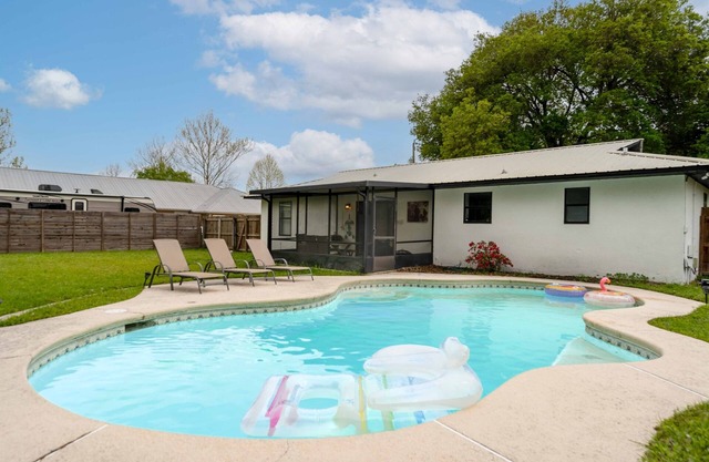Pet-Friendly Pool Retreat w/Firepit Backyard BBQ