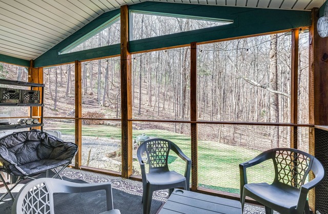Pet-Friendly Roanoke Home w/Fire Pit + Grill!