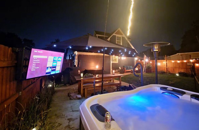 Pet-Friendly Suite w/Fenced Garden, HotTub, Sauna