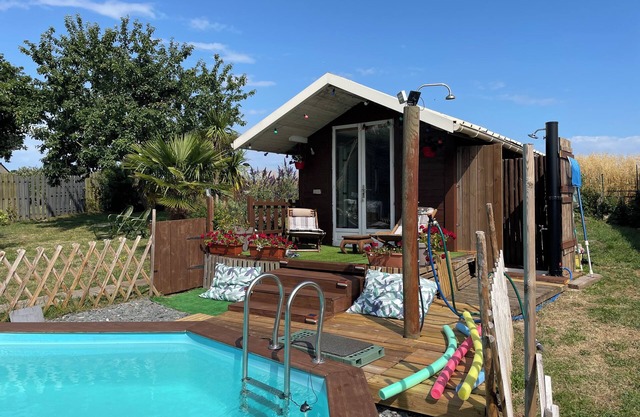 Petit Chalet Atypique Avec Piscine à 20 mn de St Malo