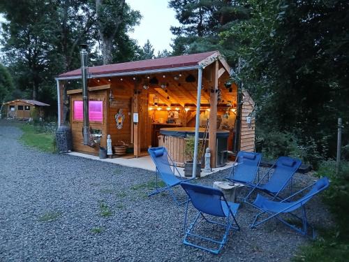 Petit studio isolé en pleine forêt, bain norvégien et sauna