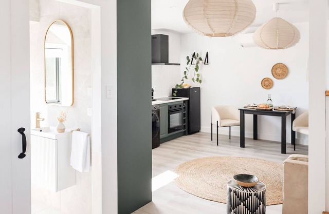 Petite Chateau Waterfront chateau with Hot Tub