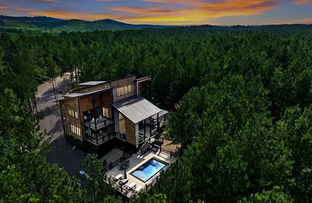 Pets | Heated Pool | Sleeps 16 | Games