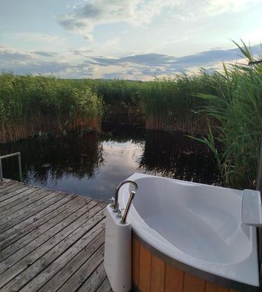 Pfahlbau Sunset I Toplage Elektroboot inklusive