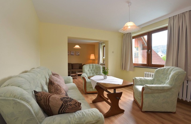 "Pferde Glück" vacation apartment with 2 bedrooms made of Swiss stone pine wood