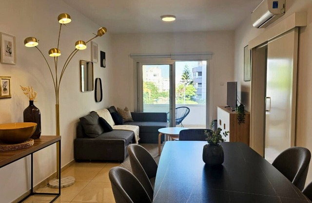 Phaedrus Living: Central Luxury Flat Esperidon 201