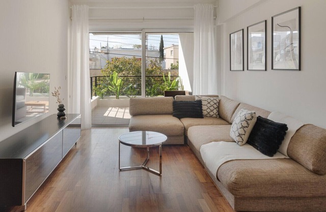 Phaedrus Living: Evergreen City Flat