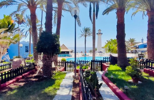 PHARUS retro beach home New Heated Pool