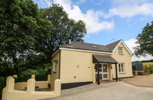 Pheasants Roost With Indoor Heated Pool, Cottage In Devon