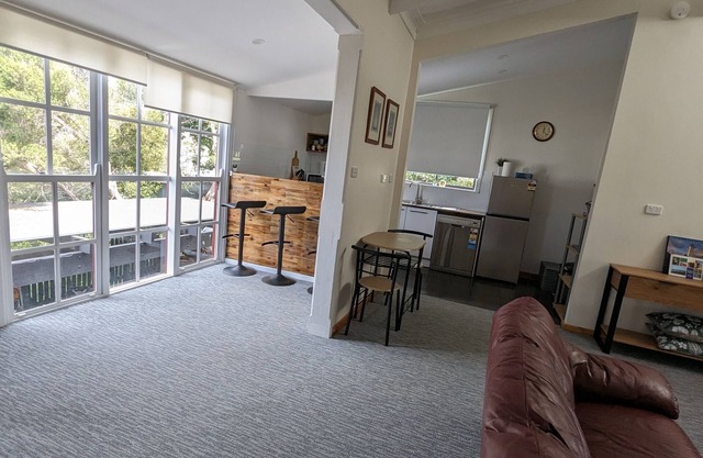 PHILLIP ISLAND Smiths Beachn2BR Fully Equip ApartmentnWalk 1min Beach 5min Track