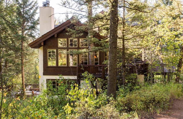 Phoenix House in Teton Village Gateway to GTNP and skiing at Jackson Hole!