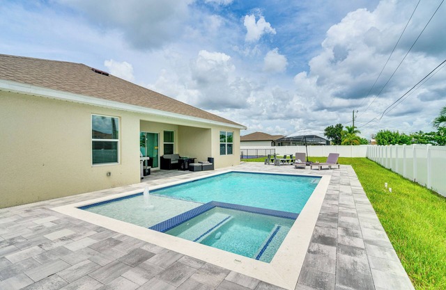 Pickleball Court, Saltwater Pool: Cape Coral Home!