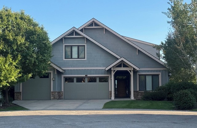Picturesque family retreat. 9 bedrooms, 3 gathering rooms, game room, deck.