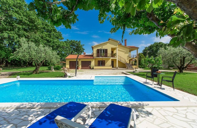 Picturesque flat with pool, outdoor kitchen, BBQ, sunbeds, children's swing